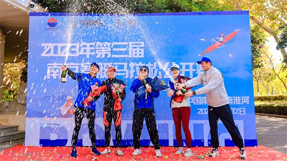 Winners celebrate the scene. Photo courtesy of Qinhuai River Company