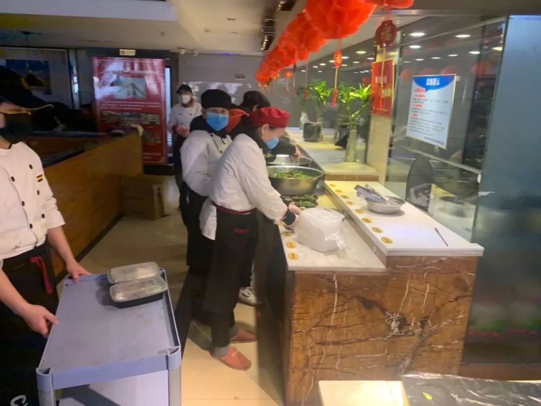 Jinjiaoshan restaurant began to serve meals free of charge.