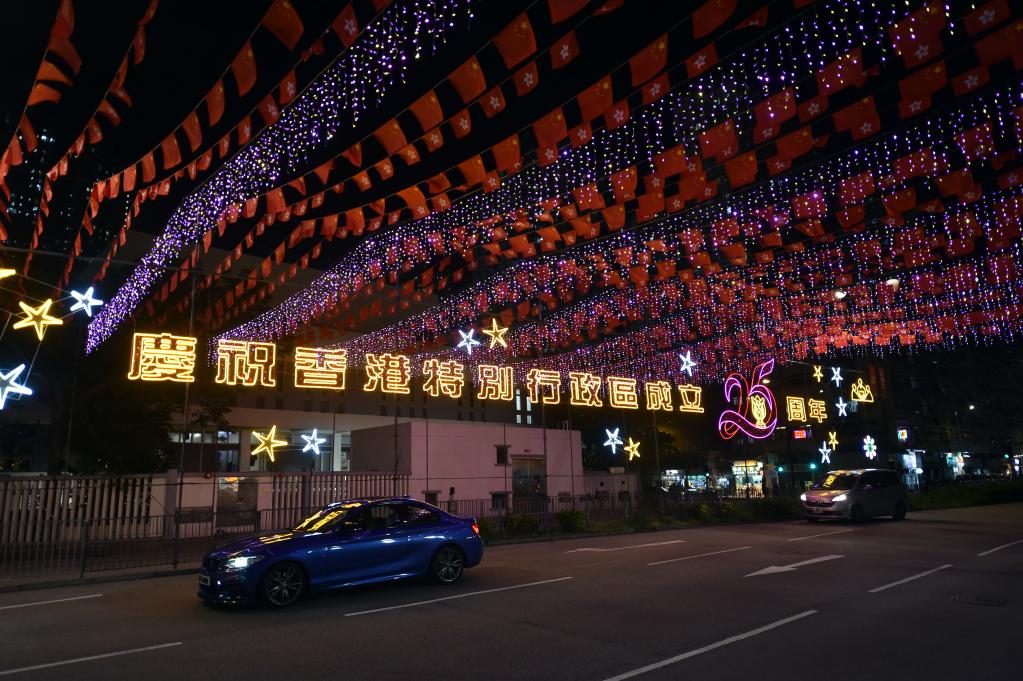 This is a lantern shot in Tsuen Wan, Hong Kong on June 25th. Xinhua News Agency reporter Binghui Lu photo